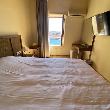 Helena Hotell 3*