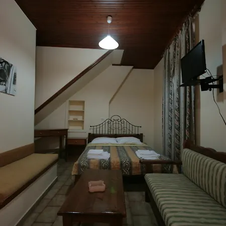 海伦娜酒店 3* 干尼亞